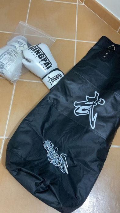 Saco de Boxe + Luvas – Novo