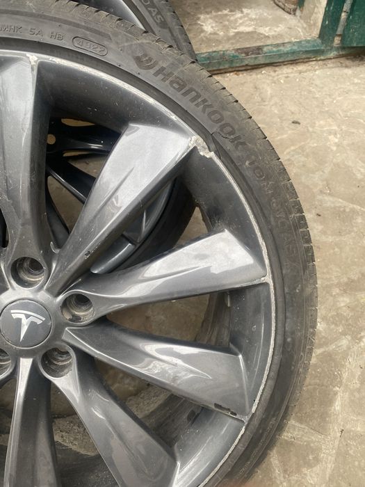 Диски r21 5*120 на Tesla S