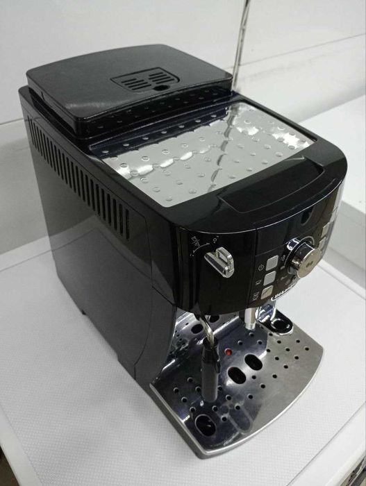 Кавомашина DeLonghi Magnifica S ECAM 21. 116 B з Німечинни Б\В