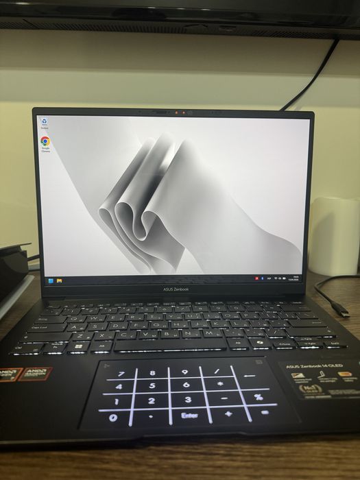 Asus Zenbook 14" OLED 120Hz UM3406H