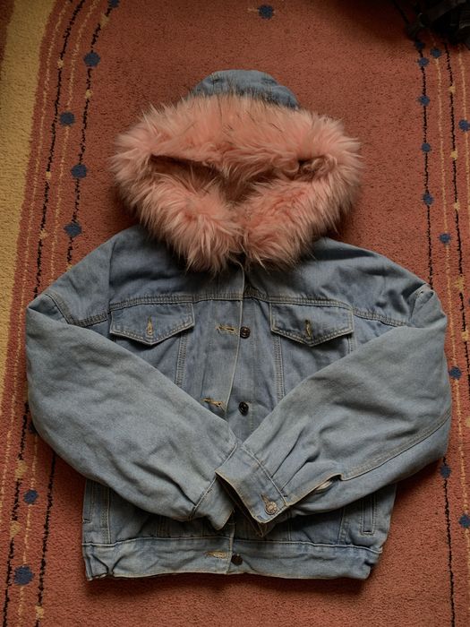 Жіноча джинсова куртка на хутрі