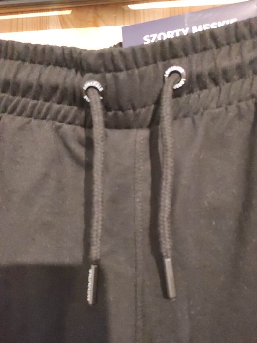 Czarne krótkie sportowe spodenki Lonsdale rozmiar XXL z kieszonka