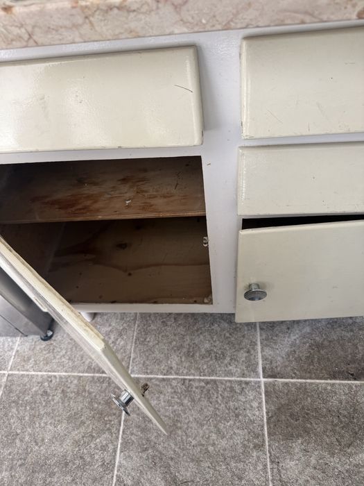 móvel de apoio de cozinha clássico com tampo em marmore