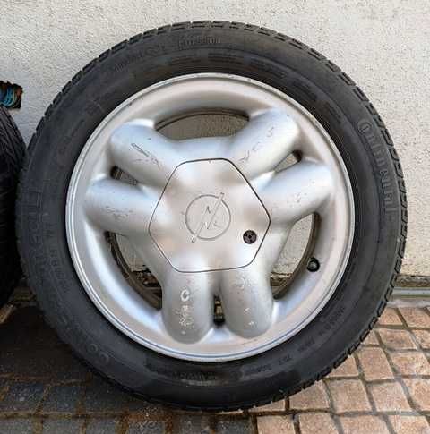 Vendo 4 rodas auto completas c/ jantes em alumínio.