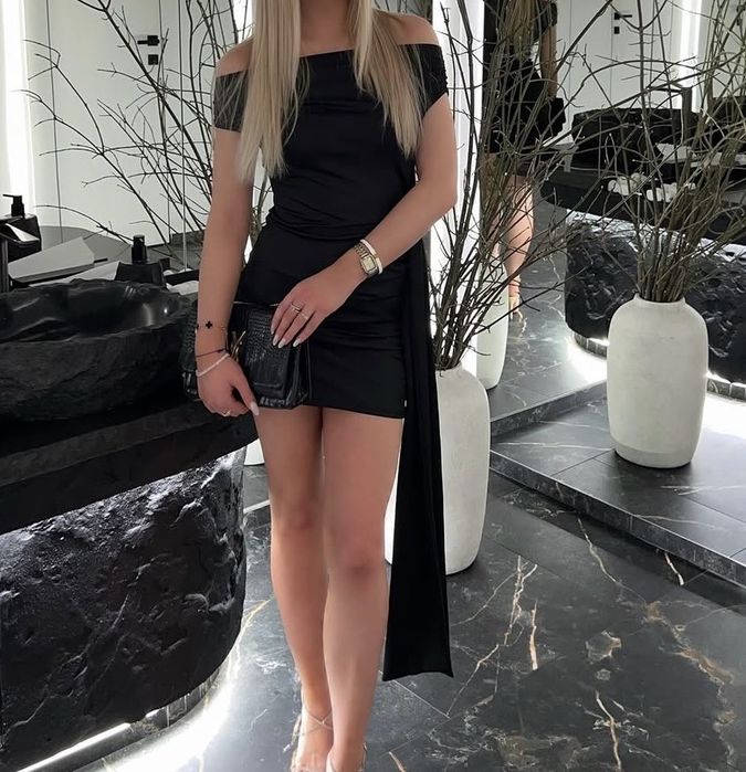 сукня з поясом чорна