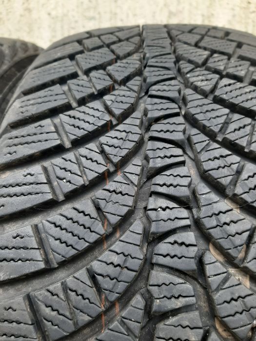 2x Opony zimowe 235/55R17 Kumho WinterCraft WP71  / 9mm 2021r
