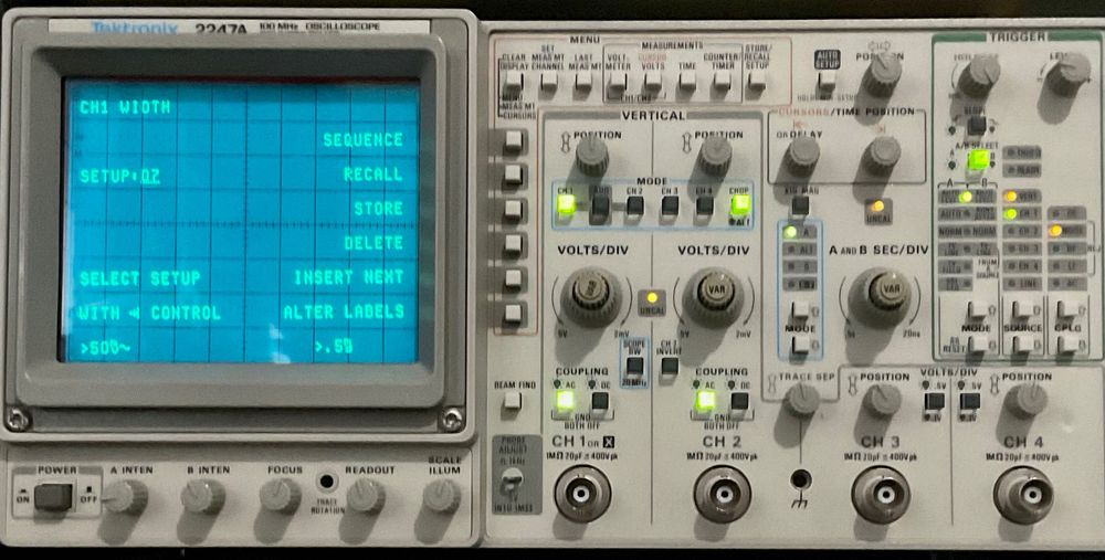 Осциллограф Tektronix 2247A.