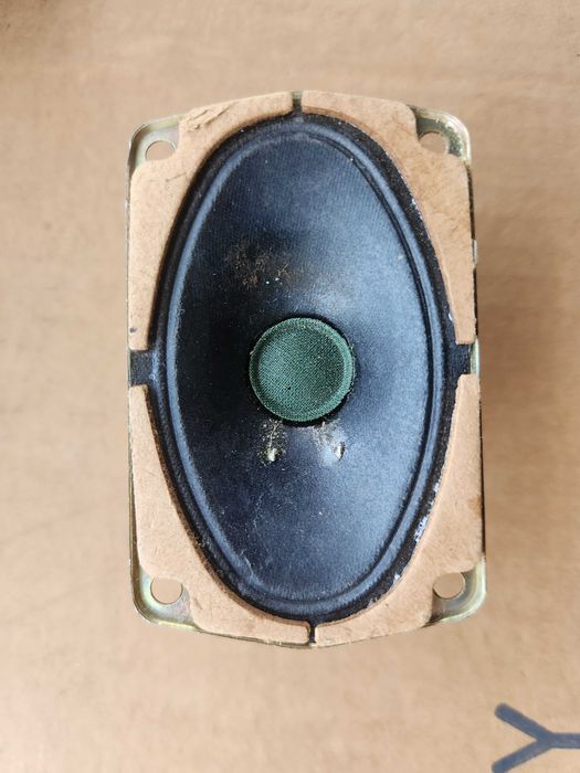 Дінаміки від колонок різні