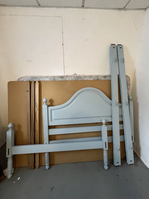 Cama + Cabeceira + Colchão praticamente novo
