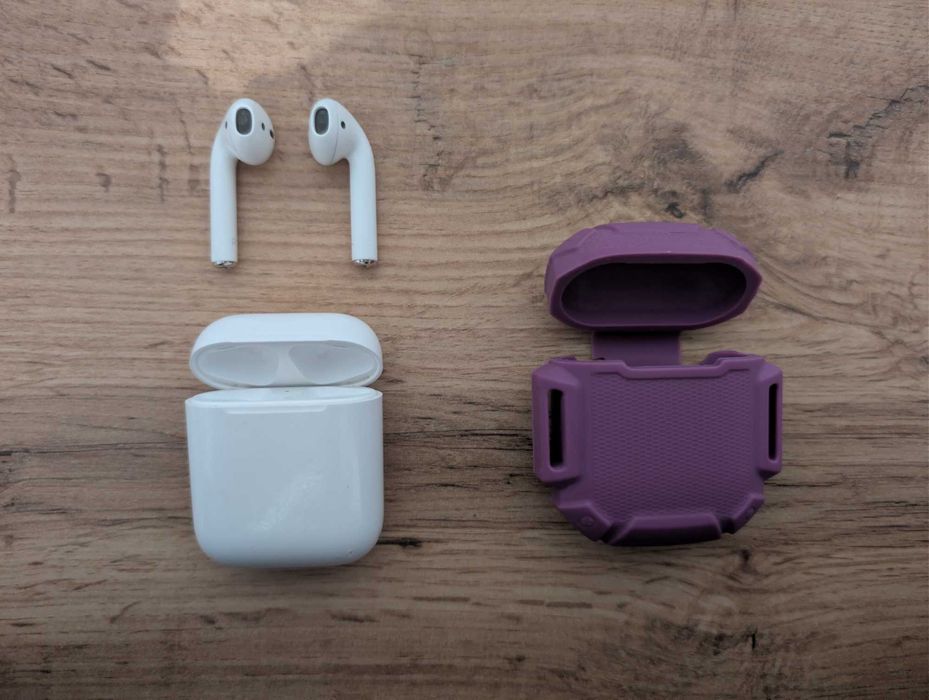 Caixa dos airpods 1 geração e capa (os airpods avariaram)