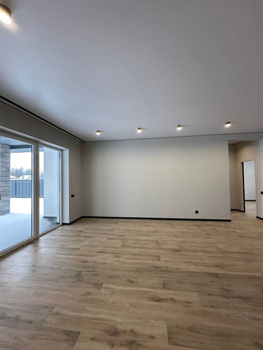 Будинок 15 хв від Києва з Ремонтом на 14 сотках землі.