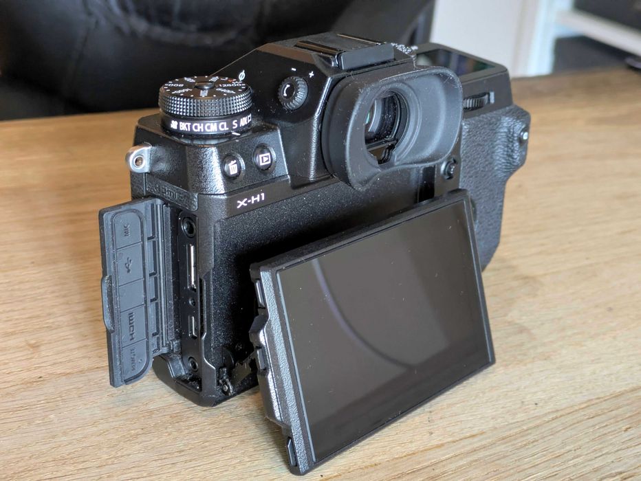 Corpo Fujifilm X-H1 - c/ IBIS e 3 Baterias - Excelente estado