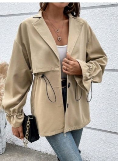 Elegancki płaszcz beżowy guziki 44