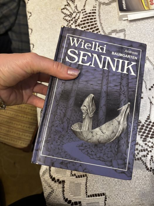 Książka sennik  przepowiada sny