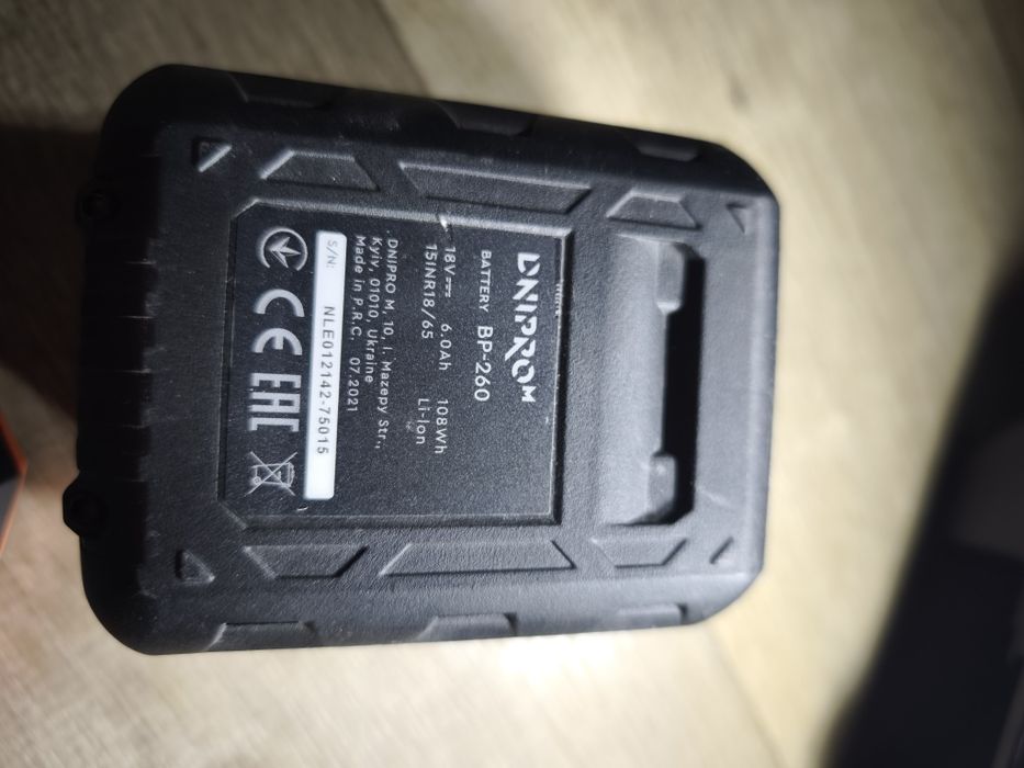 Аккумуляторы 2шт. 18 6.0ah + прожектор + зарядная станция