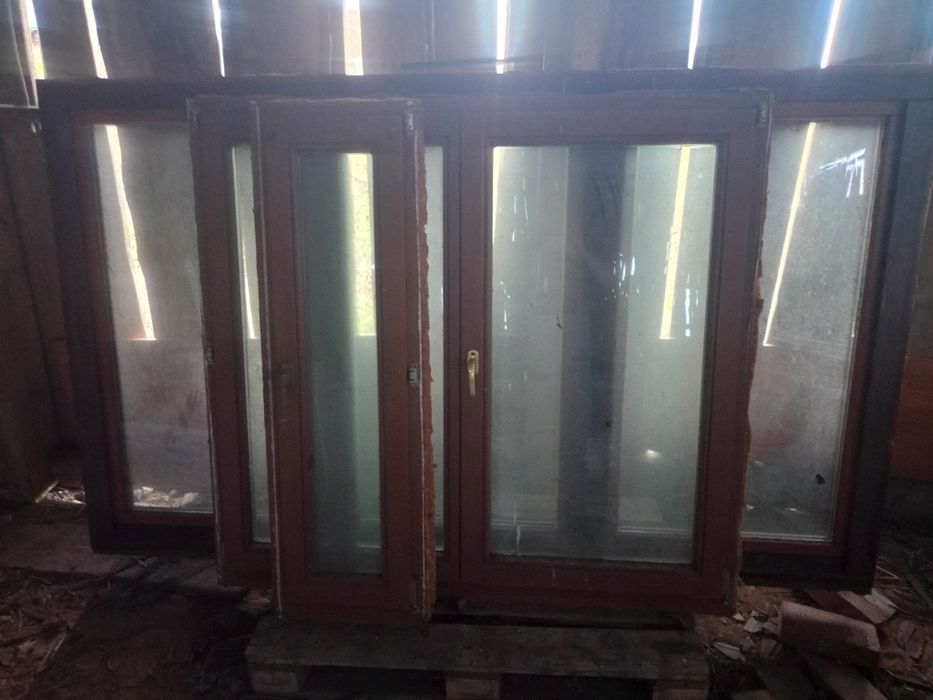 Okna z pełnego drewna