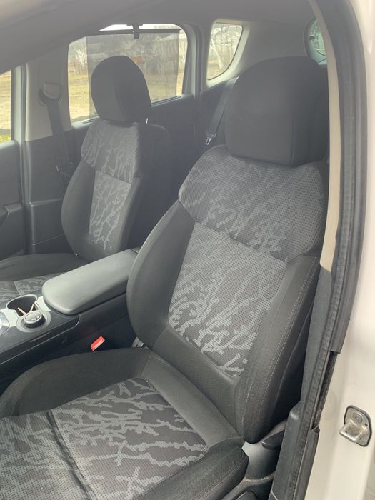 Середні  Сидіння Пежо 3008 5008 Сидушки Складне сидіння 3ряд