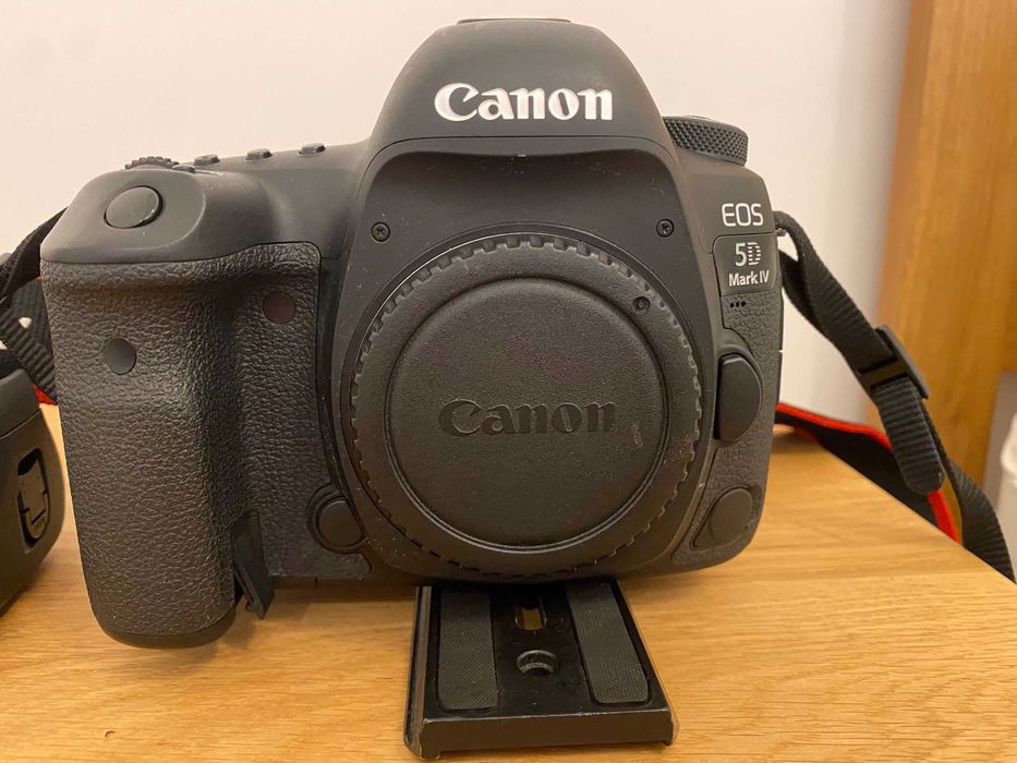 Canon 5D Mark IV com lentes 24-70mm e 50mm