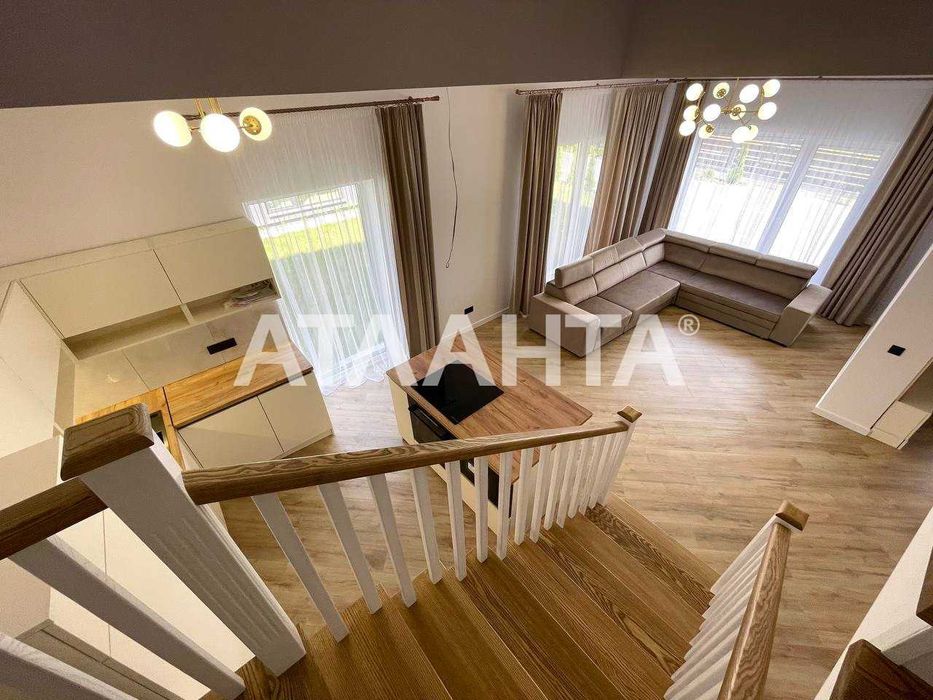 Продаж котеджу з новим сучасним ремонтом в Брюховичах.