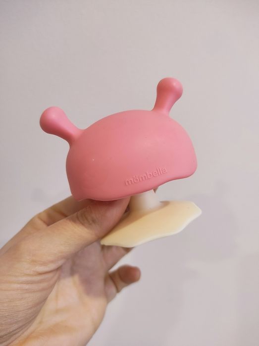 Mombella gryzak uspokajający Mushroom różowy