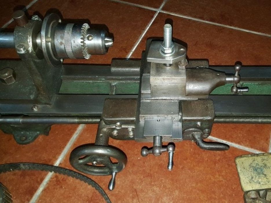 Torno mecânico antigo