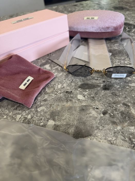 Сонцезахисні очки miu miu