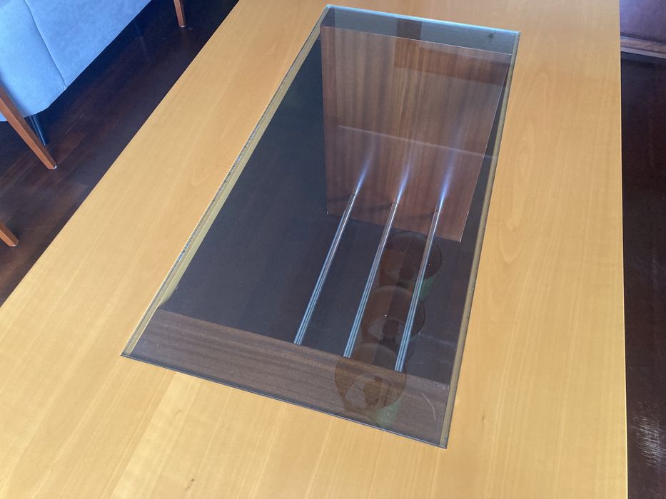 Mesa de jantar em madeira