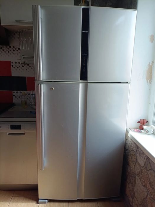 Холодильник японский Hitachi 700Л, КАК НОВЫЙ !!!двухкамерный, морозилка сверху