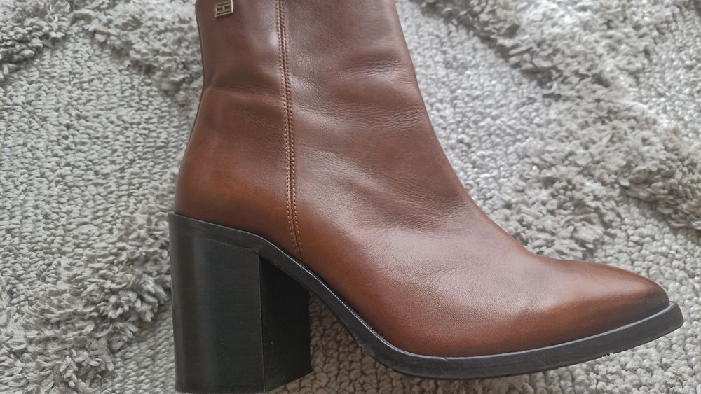 Tommy Hilfiger botki skorzane  40
