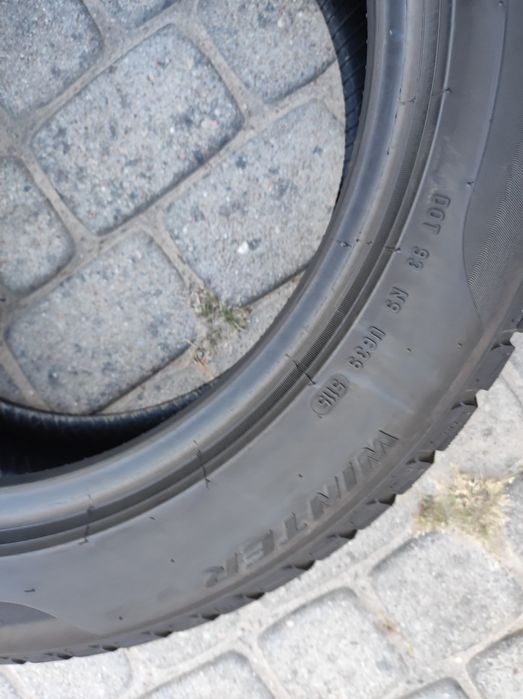 205.55.17 jedna opona Pirelli Sottozero 3