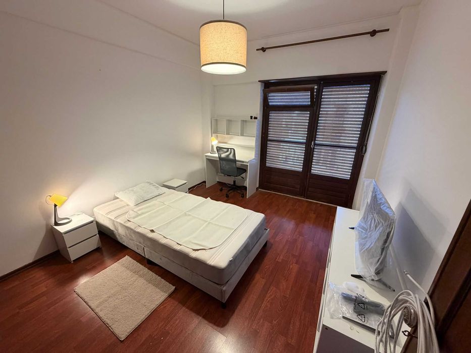 Quarto para alugar na Figueirinha em Oeiras