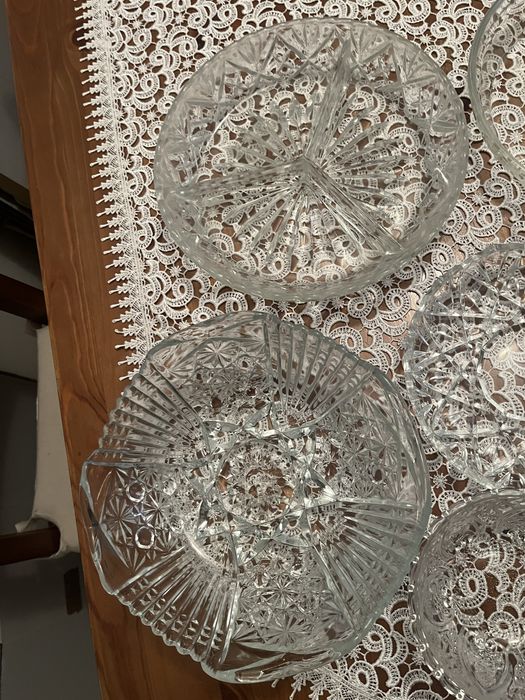 Zestaw szklanych misek i sosjerka „ kryształ „