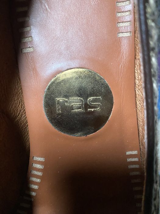 Sapatos femininos marca RAS