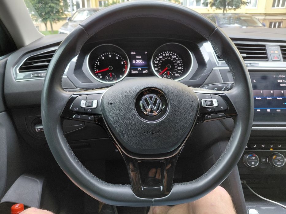 VW Tiguan  2019 2.0 передній привід