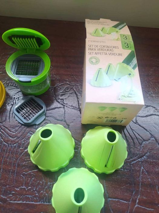 Various Kitchen Items426076364614543364