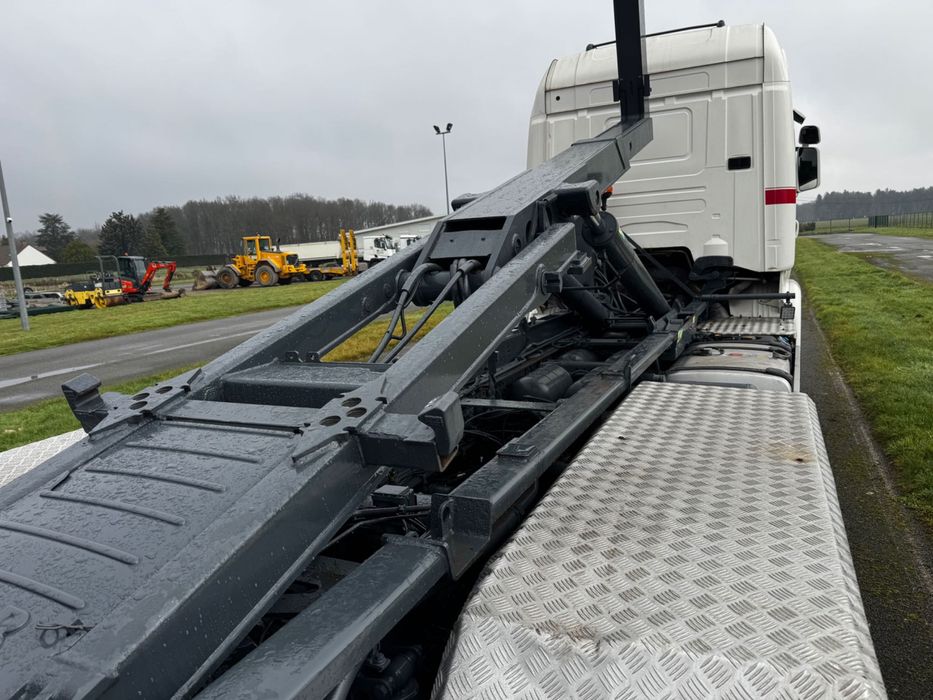 Scania R520 V8 6x2 amplirol gancho