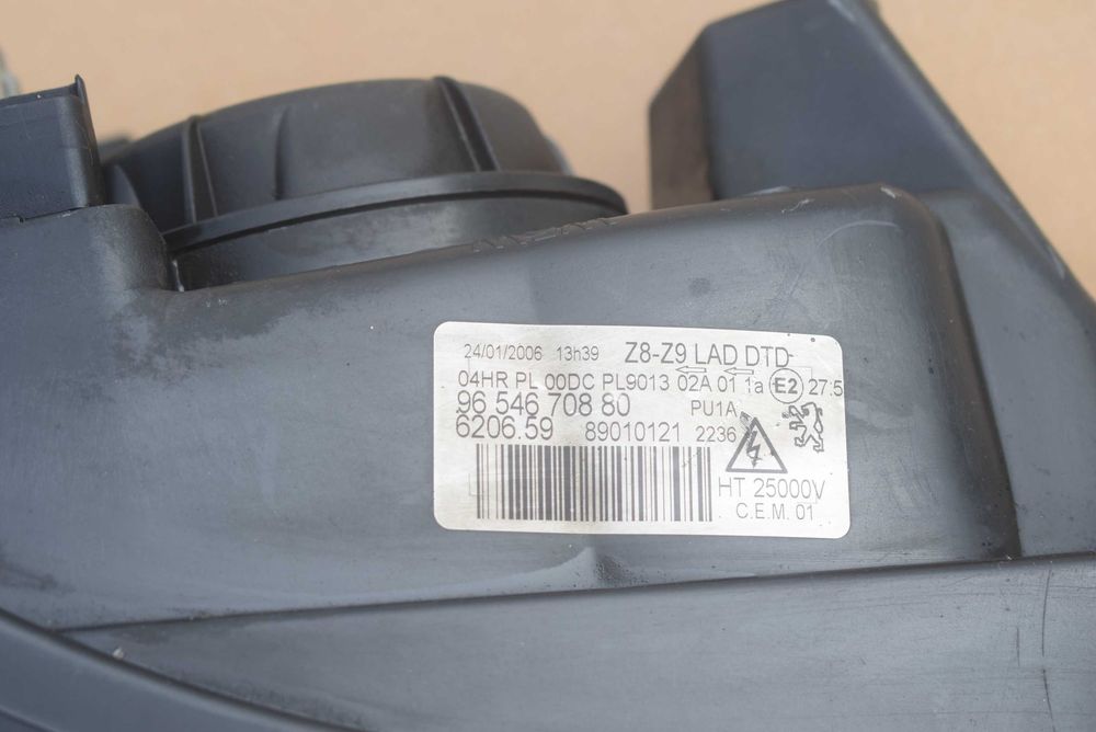 lampa prawa przód XENON PEUGEOT 607 06R LIFT.europa