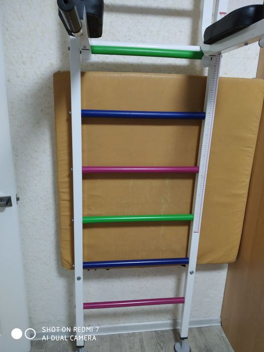 Стінка з брусами