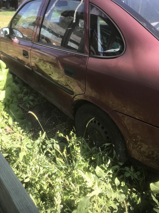 Продам машину Opel Vektra на ходу