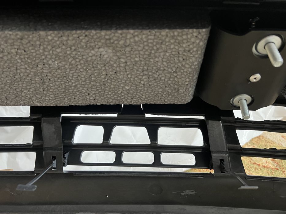 Новый передний бампер в сборе, накладка, Mercedes w124 Мерседес