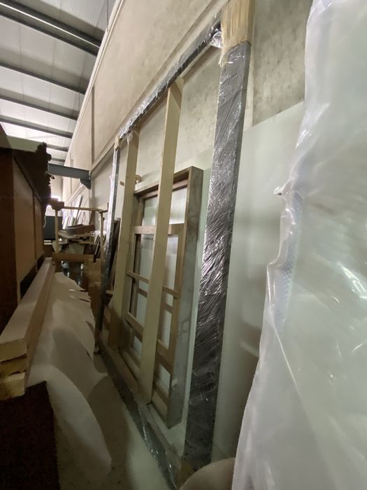 Cama de casal desmontada + 2 mesas cabeceiras