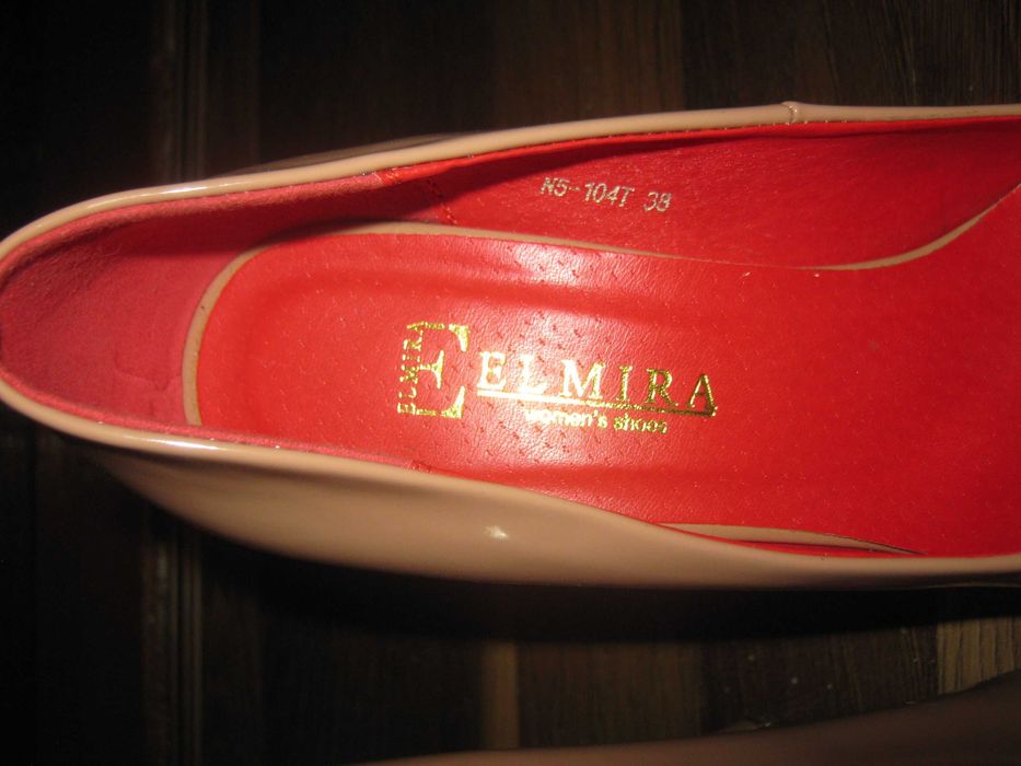 Стрипы,размер 38,в хорошем состоянии.Кожа.