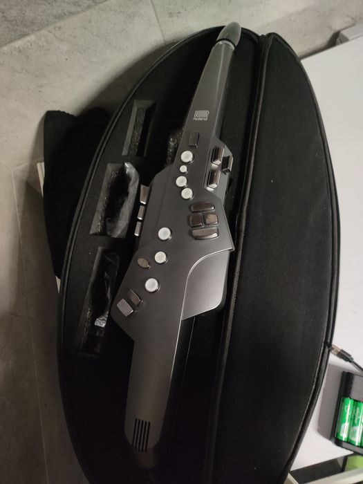 Aerophone Roland AE10, cyfrowy instrument dęty, elektroniczny saksofo