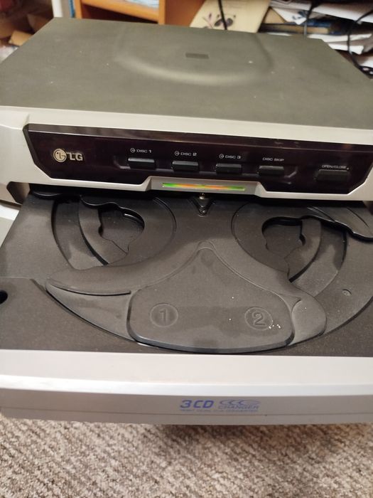 Музыкальный центр LG FFH-5500AX с  родними колонками!