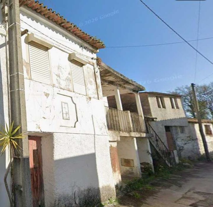 Aluga-se casa rustica para restauro em Miranda do Corvo