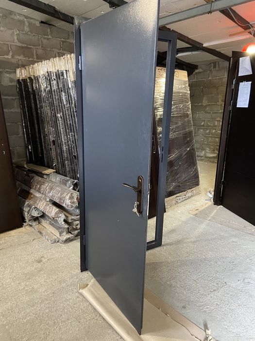 Двері вхідні Українські