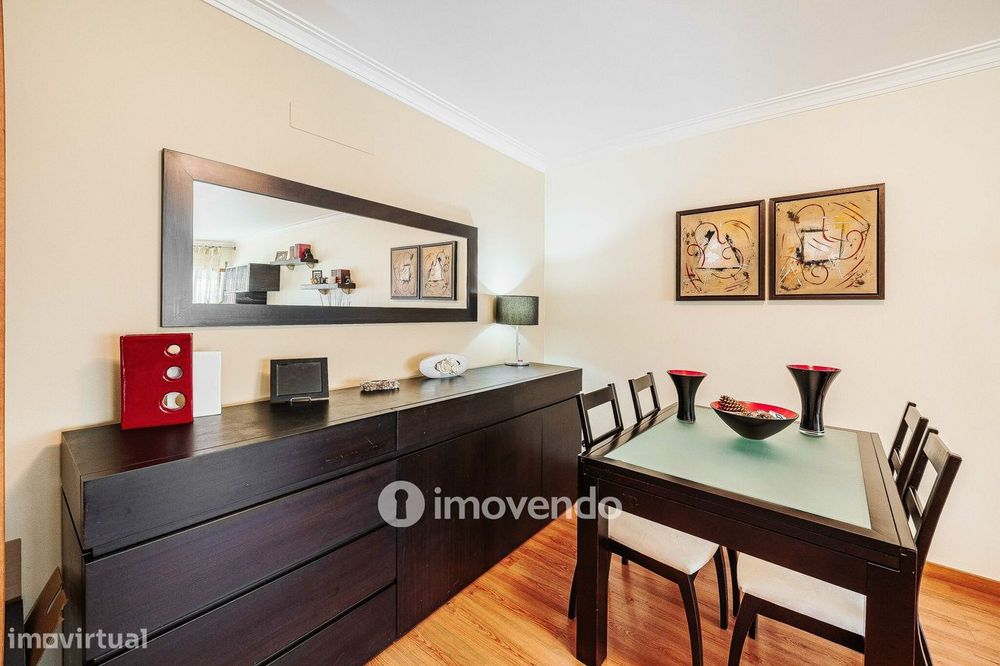 Apartamento T3, com estacionamento, em São Domingos de Rana