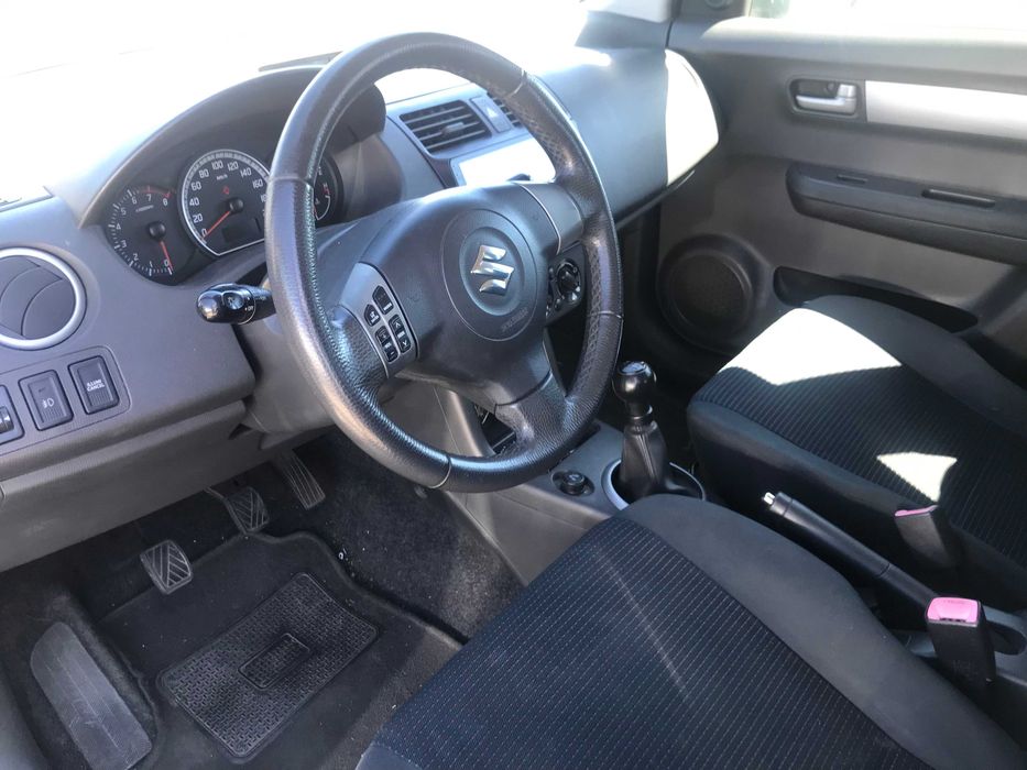 Suzuki Swift 1.3 gasolina — photo 3