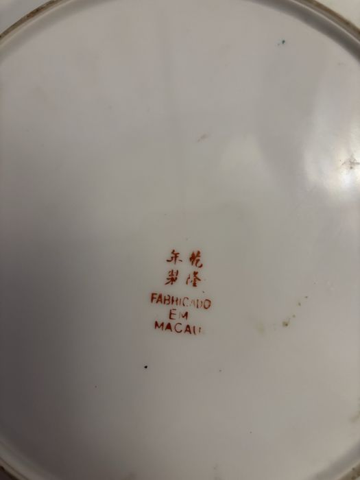 Prato de cerâmica chinesa. Fabricado em Macau.