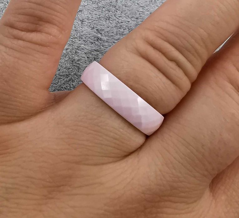Pierścionek obrączka ceramiczna różowa średnica 20 mm